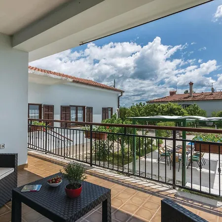 Semesterbostad Stunning Home In Brtonigla With Kitchen *