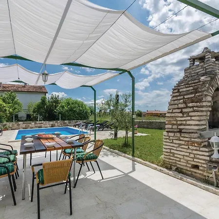 Stunning In With Kitchen Brtonigla