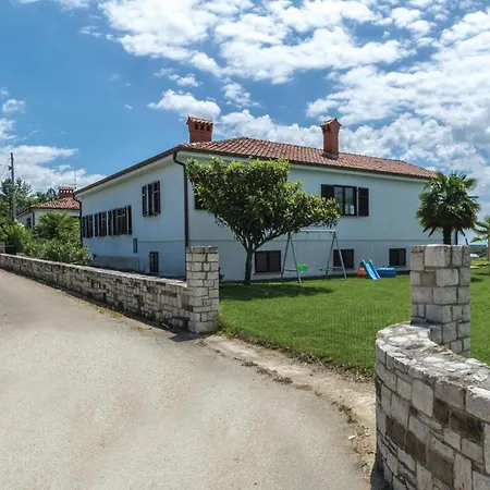 Stunning Home In Brtonigla With Kitchen Brtonigla