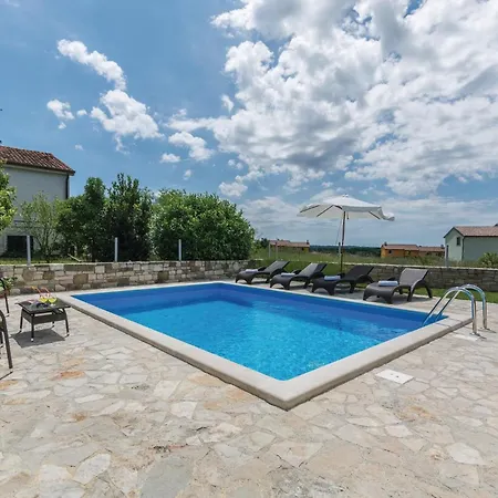 Stunning In With Kitchen Brtonigla