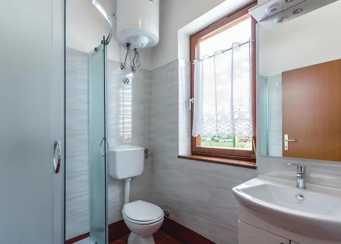 Vakantiehuis Stunning In With Kitchen