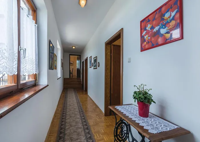 Vakantiehuis Stunning In With Kitchen Brtonigla