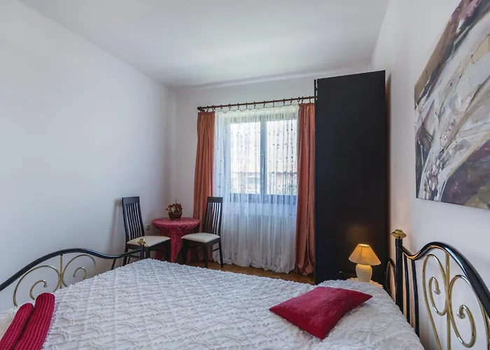 Vakantiehuis Stunning In With Kitchen *