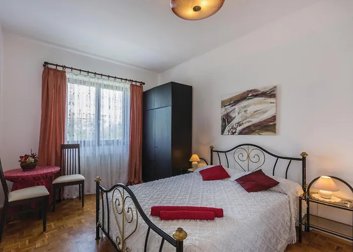 Vakantiehuis Stunning In With Kitchen