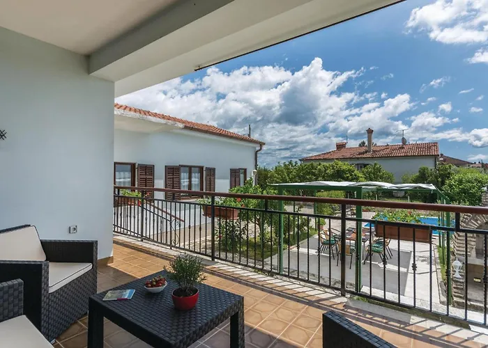 Vakantiehuis Stunning In With Kitchen *