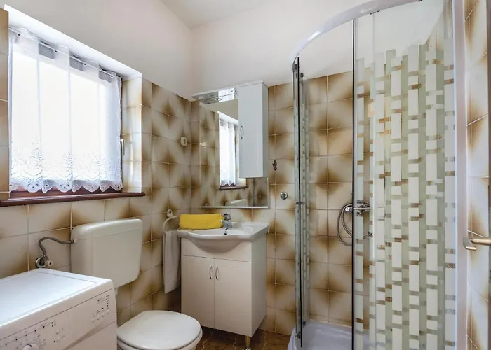 Vakantiehuis Stunning In With Kitchen Brtonigla