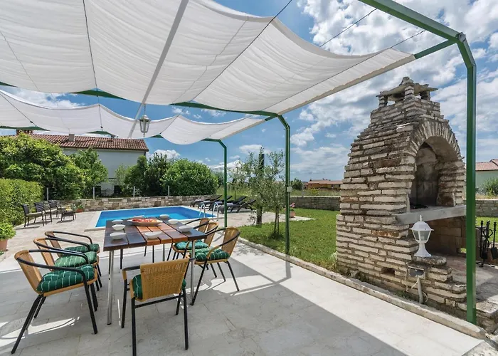 Stunning In With Kitchen Brtonigla