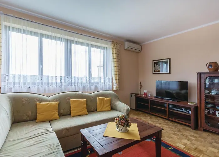 Vakantiehuis Stunning In With Kitchen