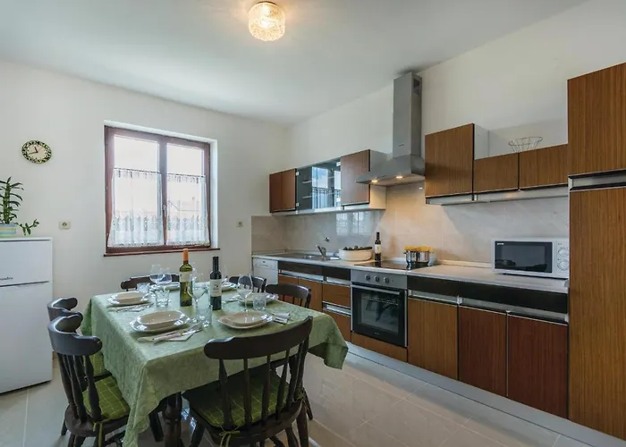 Stunning In With Kitchen Brtonigla