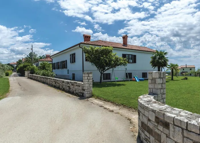 Stunning In With Kitchen Brtonigla