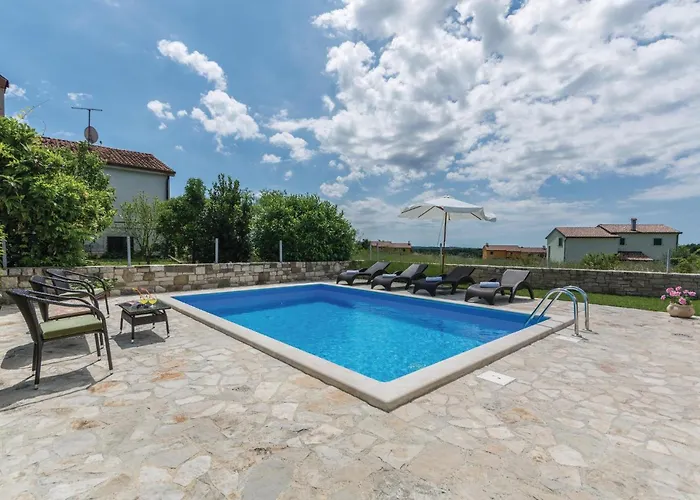 Stunning In With Kitchen Brtonigla