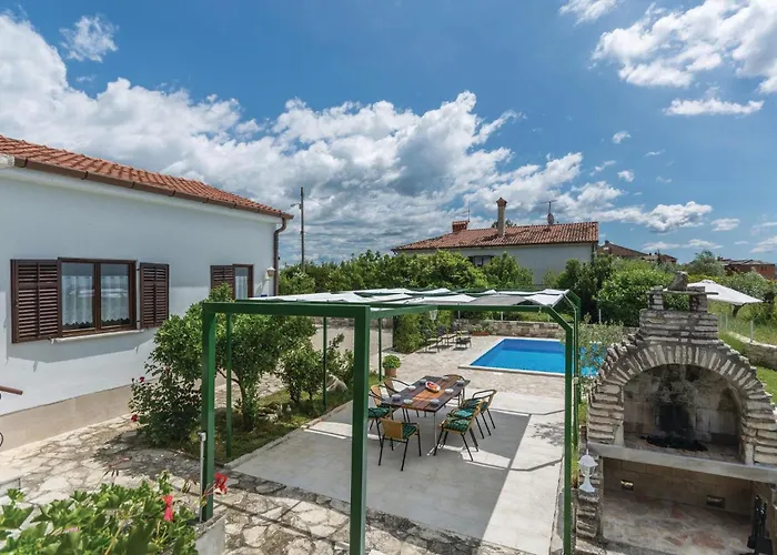Casa vacanze Stunning In With Kitchen Brtonigla